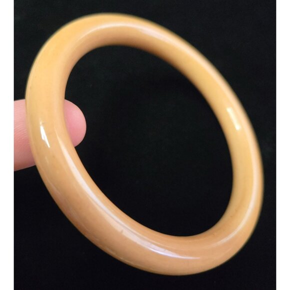 Vintage Tan Plastic Bangle Bracelet - Picture 1 of 4